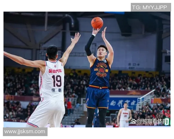 中国男篮迎战马其顿队力争胜利展现团队实力与拼搏精神